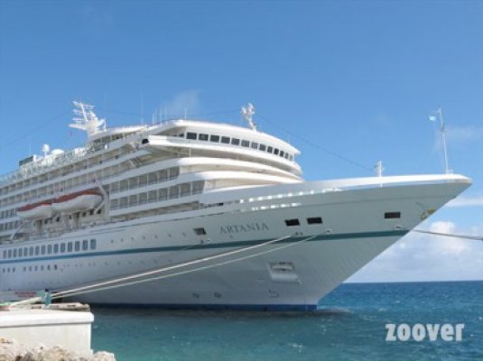 Turiştii de pe nava Artania, care acostează la Constanţa, vor merge în excursie în Deltă